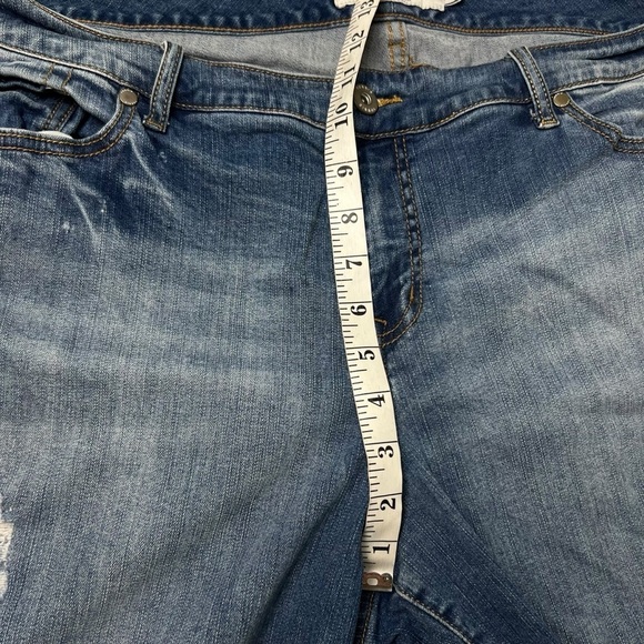 Torrid Jean Shorts Women’s Size 22 Denim Stretch Distressed Medium Wash - Picture 6 of 8